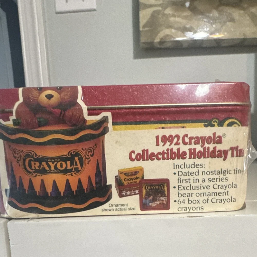 NEW SEALED Vintage 1992 Crayola Holiday Tin 64 Crayons Bear Ornament NOS